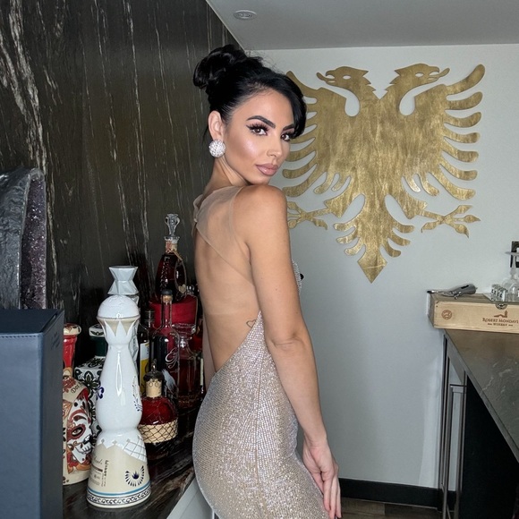 Meshki gown - Picture 3 of 4